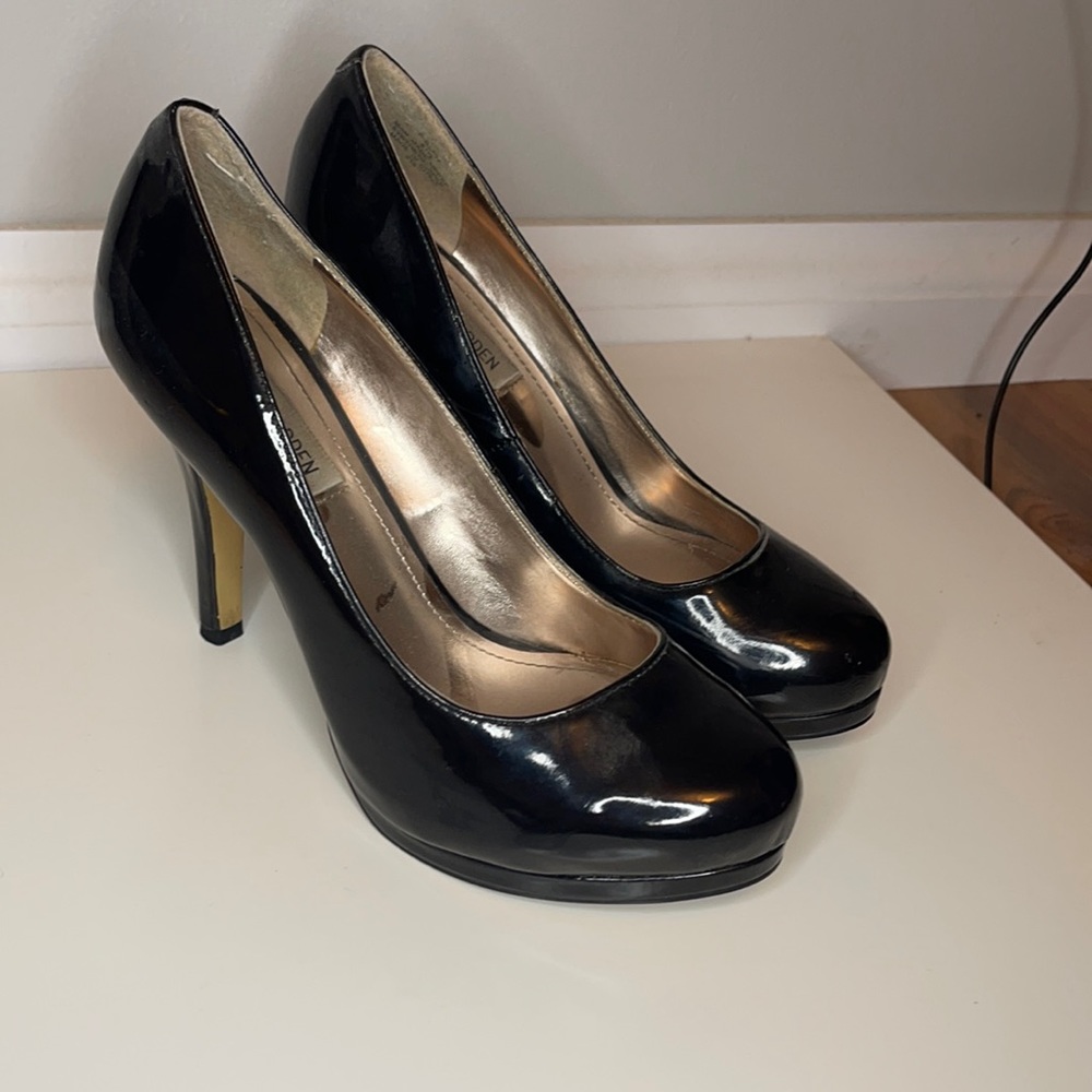 Steve Madden pumps. Size 8. Black